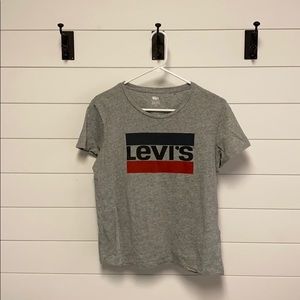 Levi’s logo tee